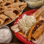 tamales de pavo en mole.